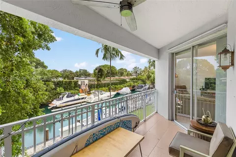 1200 NE 105th St #27, Miami Shores, FL 33138