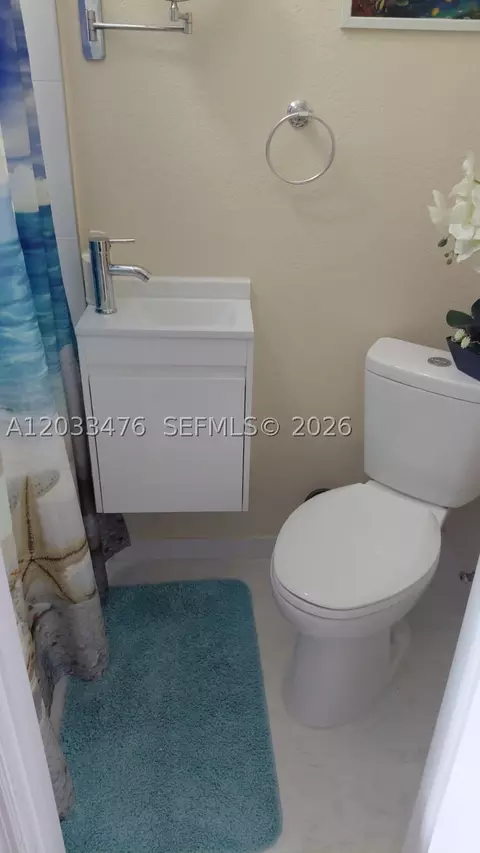 Bath - 507 W 68th St #5, Hialeah, FL 33014 photo 1 of 2