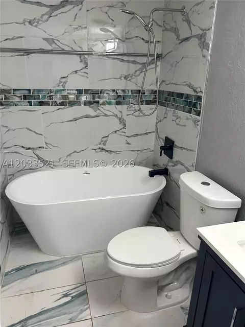 201 Lake Pointe Dr #203, Oakland Park, FL 33309