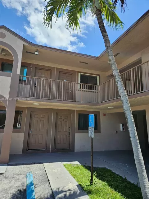 2348 W 56th St #19, Hialeah, FL 33016