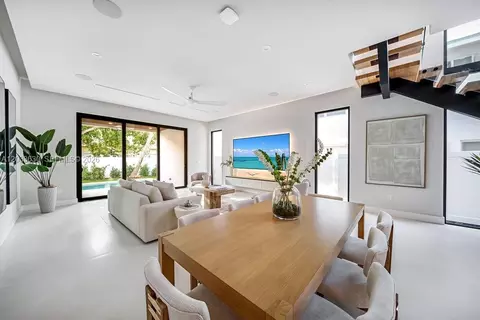 906 NE 17th Ter, Fort Lauderdale, FL 33304
