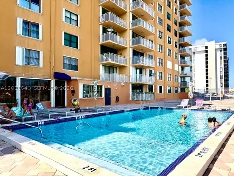 2450 NE 135th St #704, North Miami, FL 33181