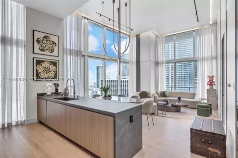 475 Brickell Ave #2215, Miami, FL 33131