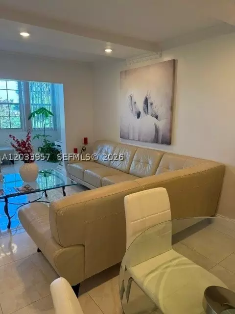 7797 Golf Circle Dr #208J, Margate, FL 33063