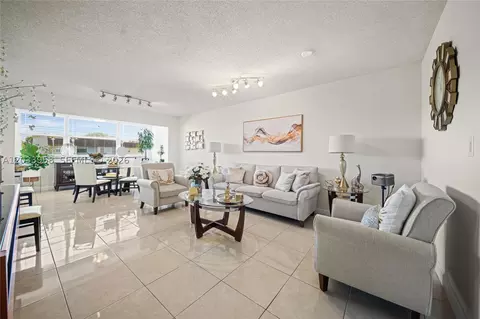 8951 Sunrise Lakes Blvd #301, Sunrise, FL 33322