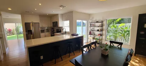 320 SW 99th Ave, Pembroke Pines, FL 33025