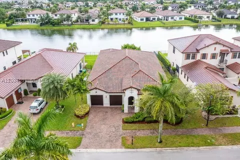 3091 NW 82nd Way, Pembroke Pines, FL 33024