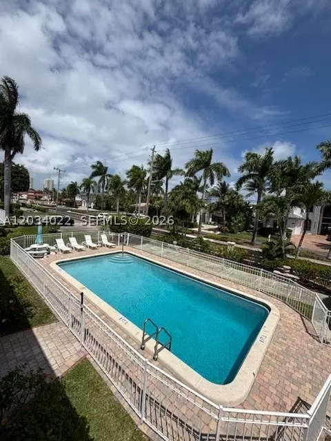 500 Layne Blvd #20, Hallandale Beach, FL 33009