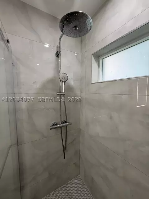 Bath - 521 E 33rd St, Hialeah, FL 33013 photo 2 of 5