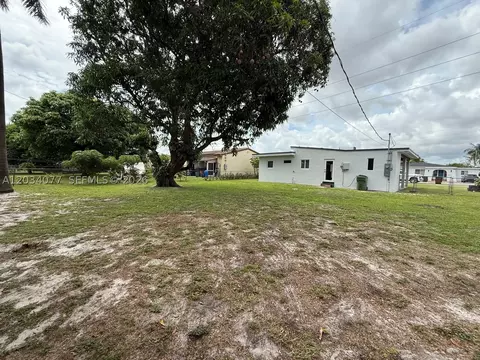 Exterior - 521 E 33rd St, Hialeah, FL 33013 photo 6 of 6