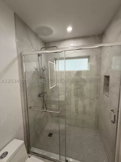 Bath - 521 E 33rd St, Hialeah, FL 33013 photo 4 of 5