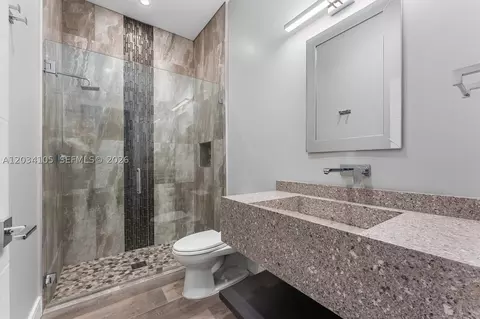 Bath - 2431 NE 20th Ave, Lighthouse Point, FL 33064 photo 5 of 6