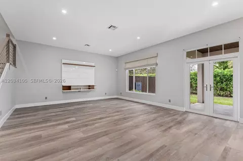 Living - 2431 NE 20th Ave, Lighthouse Point, FL 33064 photo 4 of 4