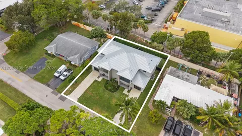 View/Area - 2431 NE 20th Ave, Lighthouse Point, FL 33064 photo 3 of 4