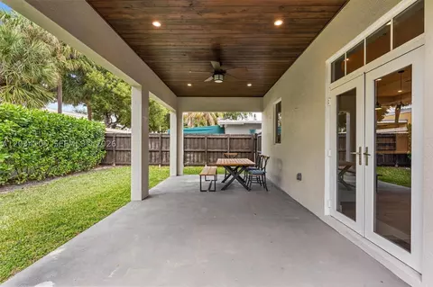 Exterior - 2431 NE 20th Ave, Lighthouse Point, FL 33064 photo 7 of 9