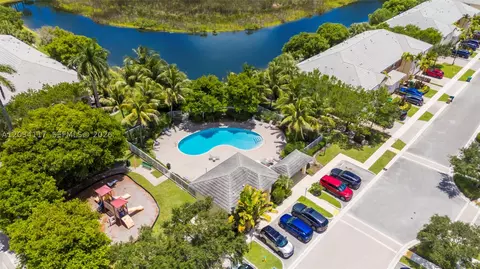 7782 Paddock Pl, Davie, FL 33328