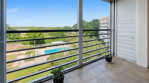 1300 Saint Charles Pl #620, Pembroke Pines, FL 33026