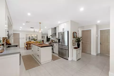 Kitchen - 8601 Dundee Ter, Miami Lakes, FL 33016 photo 6 of 6