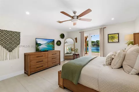 Bedroom - 8601 Dundee Ter, Miami Lakes, FL 33016 photo 3 of 4