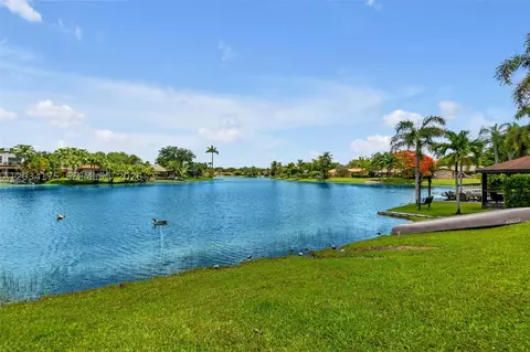 View/Area - 8601 Dundee Ter, Miami Lakes, FL 33016 photo 1 of 4