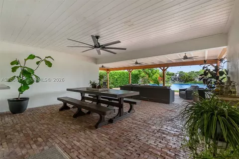 Exterior - 8601 Dundee Ter, Miami Lakes, FL 33016 photo 3 of 12