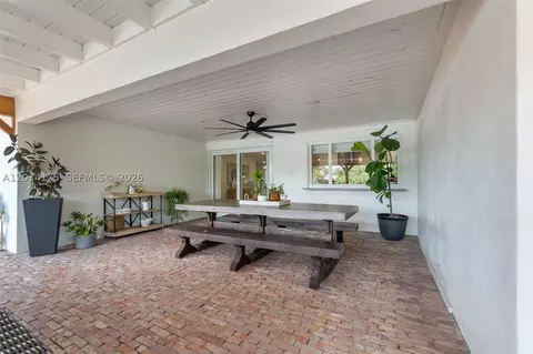 Exterior - 8601 Dundee Ter, Miami Lakes, FL 33016 photo 4 of 12