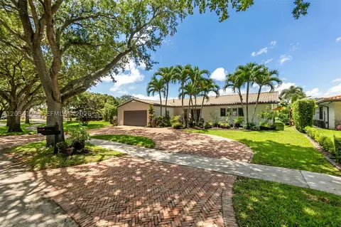 Exterior - 8601 Dundee Ter, Miami Lakes, FL 33016 photo 1 of 12