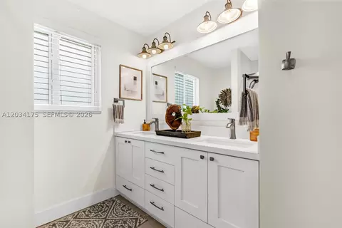 Bath - 8601 Dundee Ter, Miami Lakes, FL 33016 photo 3 of 3