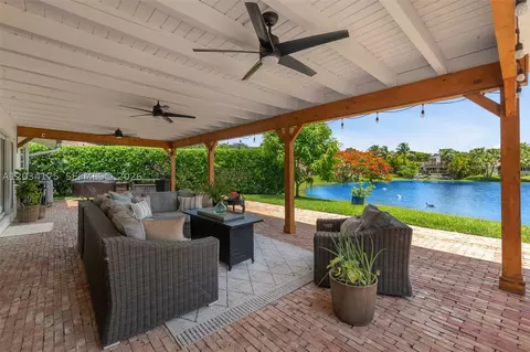 Exterior - 8601 Dundee Ter, Miami Lakes, FL 33016 photo 6 of 12