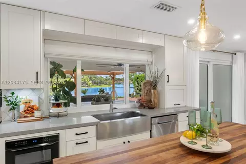 Kitchen - 8601 Dundee Ter, Miami Lakes, FL 33016 photo 1 of 6