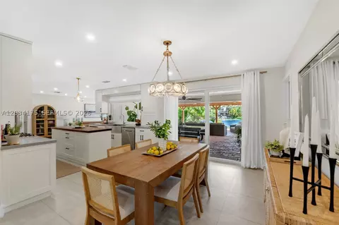 Dining - 8601 Dundee Ter, Miami Lakes, FL 33016 photo 2 of 4