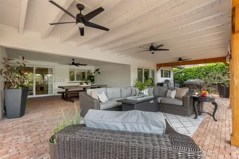 Exterior - 8601 Dundee Ter, Miami Lakes, FL 33016 photo 5 of 12