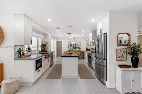 Kitchen - 8601 Dundee Ter, Miami Lakes, FL 33016 photo 5 of 6