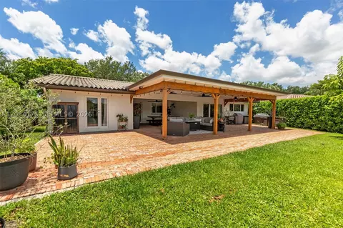 Exterior - 8601 Dundee Ter, Miami Lakes, FL 33016 photo 9 of 12