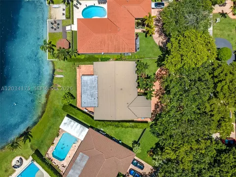 View/Area - 8601 Dundee Ter, Miami Lakes, FL 33016 photo 3 of 4