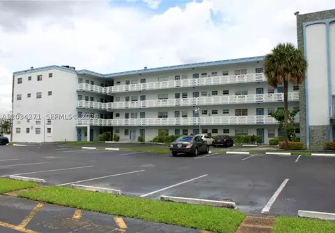 4090 NW 42nd Ave #304, Lauderdale Lakes, FL 33319