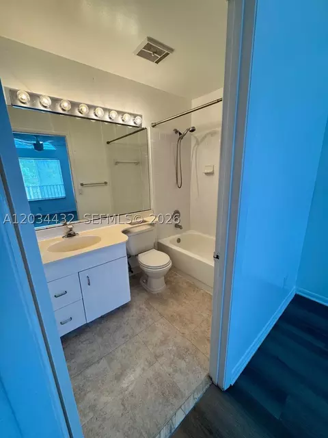 911 Coral Club Dr #911, Coral Springs, FL 33071