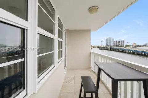 2016 Bay Dr #504, Miami Beach, FL 33141