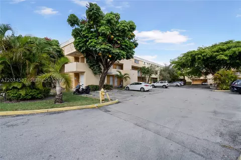 9371 Fontainebleau Blvd #I204, Miami, FL 33172