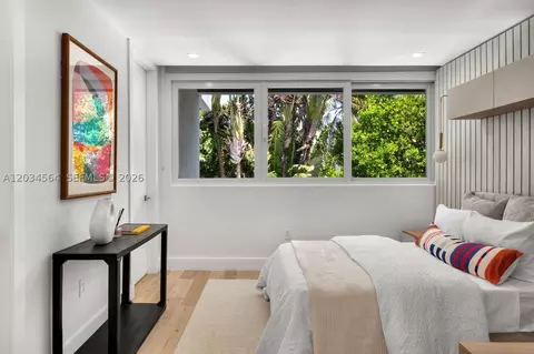 Bedroom - 425 Harbor Dr, Key Biscayne, FL 33149 photo 6 of 8