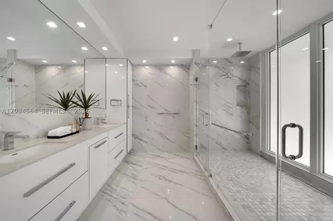 Bath - 425 Harbor Dr, Key Biscayne, FL 33149 photo 2 of 6