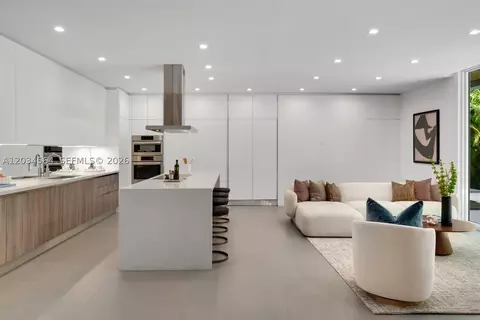 Kitchen - 425 Harbor Dr, Key Biscayne, FL 33149 photo 1 of 3