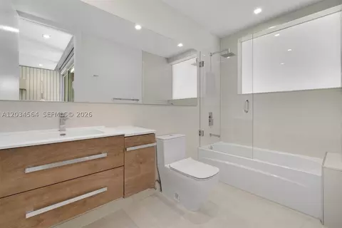 Bath - 425 Harbor Dr, Key Biscayne, FL 33149 photo 5 of 6