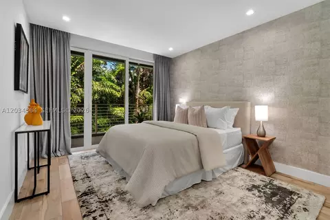Bedroom - 425 Harbor Dr, Key Biscayne, FL 33149 photo 7 of 8