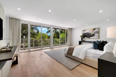 Bedroom - 425 Harbor Dr, Key Biscayne, FL 33149 photo 3 of 8