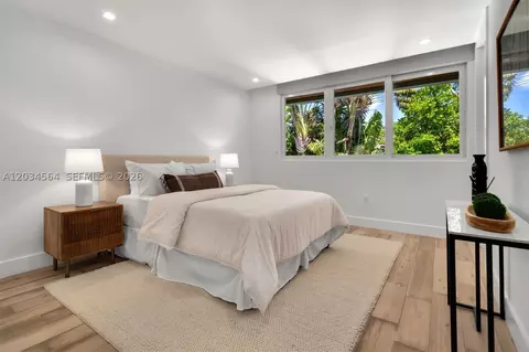 Bedroom - 425 Harbor Dr, Key Biscayne, FL 33149 photo 4 of 8