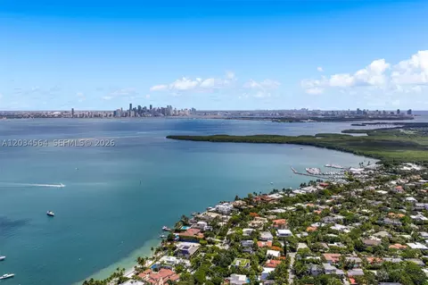 View/Area - 425 Harbor Dr, Key Biscayne, FL 33149 photo 2 of 3