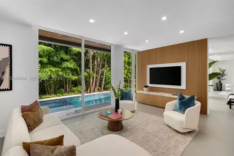 Living - 425 Harbor Dr, Key Biscayne, FL 33149 photo 4 of 4