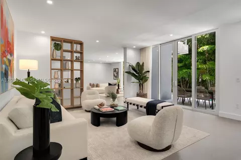 Living - 425 Harbor Dr, Key Biscayne, FL 33149 photo 2 of 4