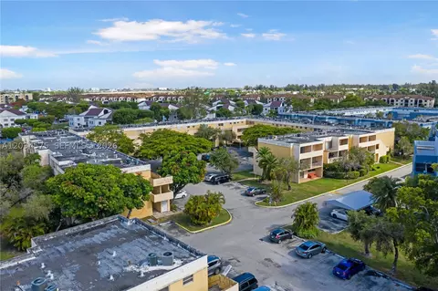 9371 Fontainebleau Blvd #I201, Miami, FL 33172